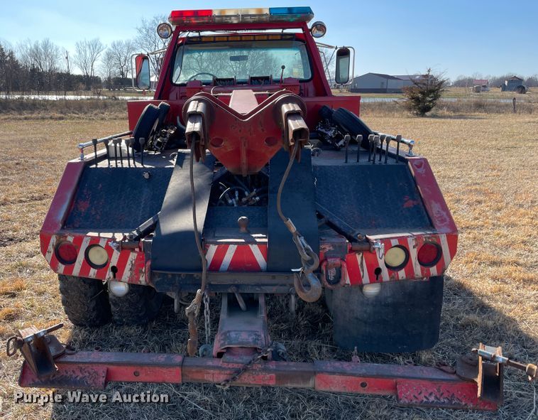 image for item HX9780 1989 Ford F600  tow truck