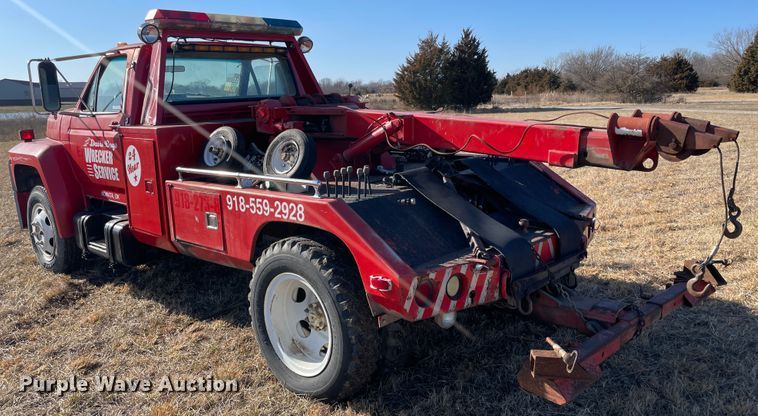 image for item HX9780 1989 Ford F600  tow truck