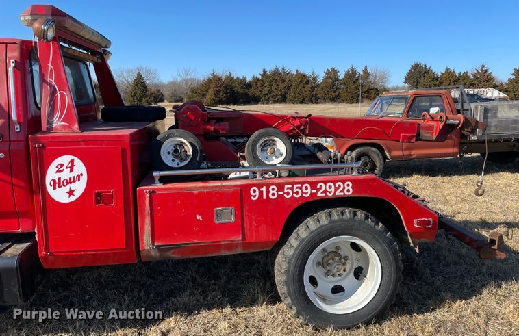 image for item HX9780 1989 Ford F600  tow truck