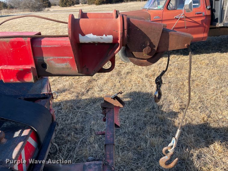 image for item HX9780 1989 Ford F600  tow truck