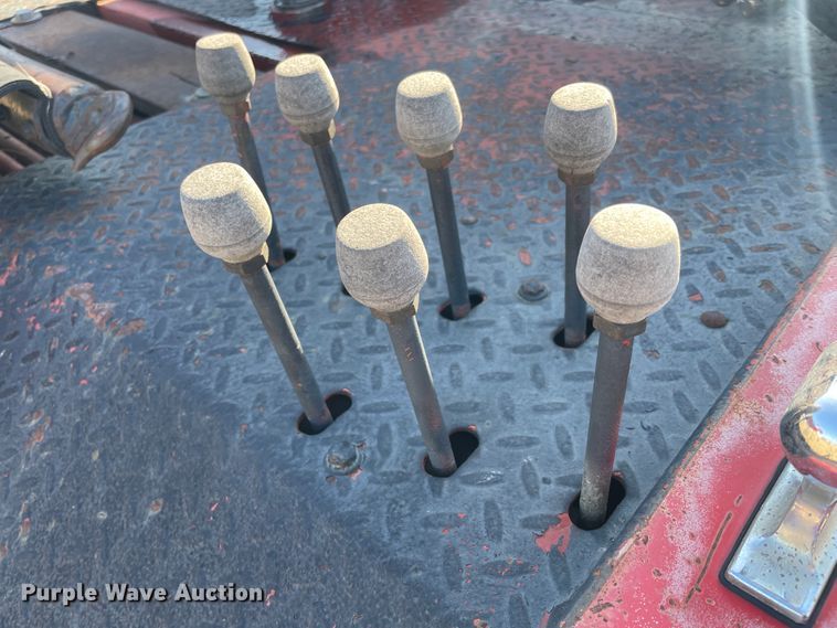 image for item HX9780 1989 Ford F600  tow truck