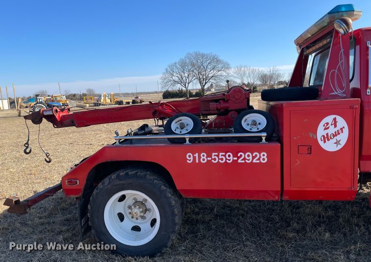 image for item HX9780 1989 Ford F600  tow truck