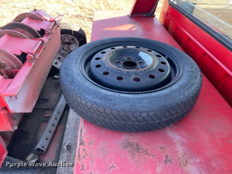 image for item HX9780 1989 Ford F600  tow truck