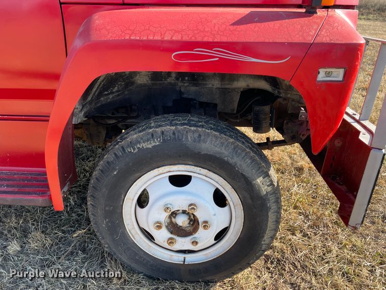 image for item HX9780 1989 Ford F600  tow truck