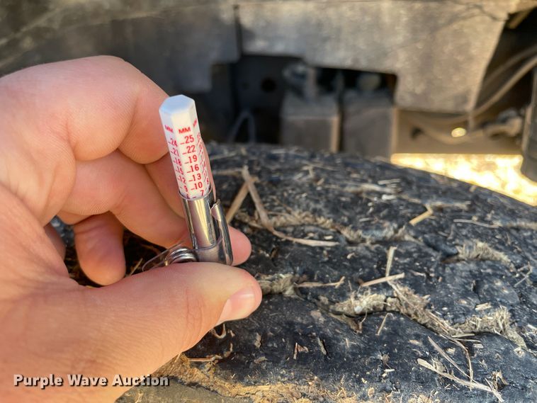 image for item HX9780 1989 Ford F600  tow truck