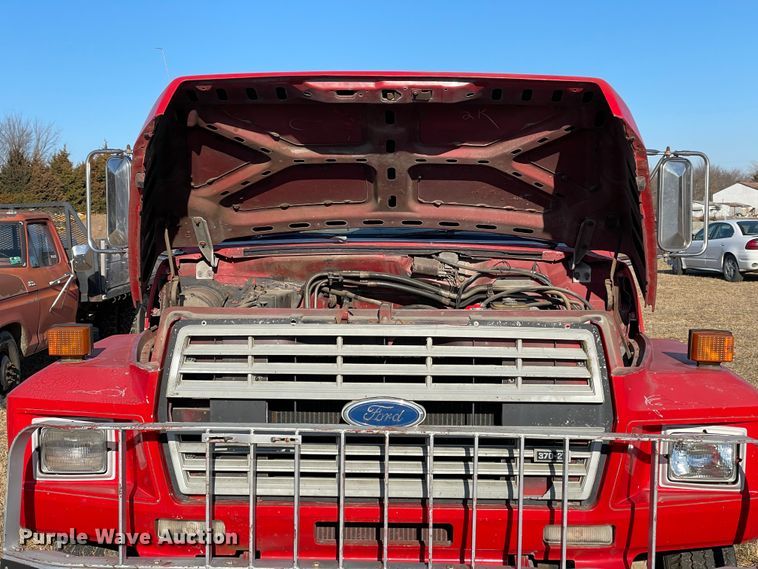 image for item HX9780 1989 Ford F600  tow truck