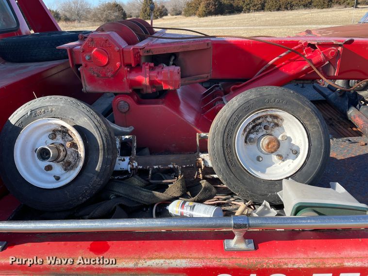 image for item HX9780 1989 Ford F600  tow truck