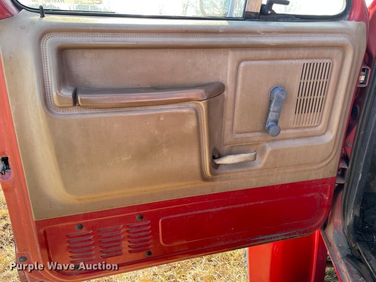 image for item HX9780 1989 Ford F600  tow truck