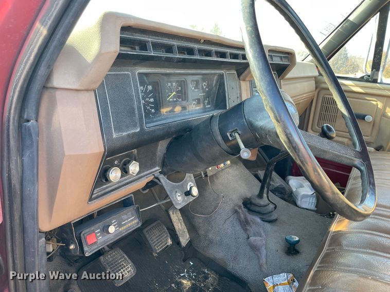 image for item HX9780 1989 Ford F600  tow truck