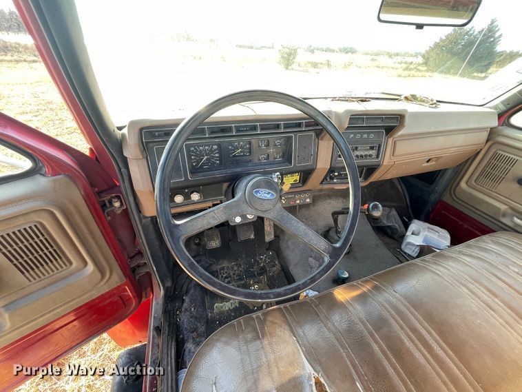 image for item HX9780 1989 Ford F600  tow truck