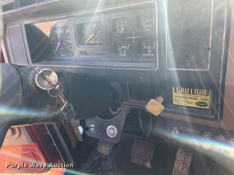 image for item HX9780 1989 Ford F600  tow truck
