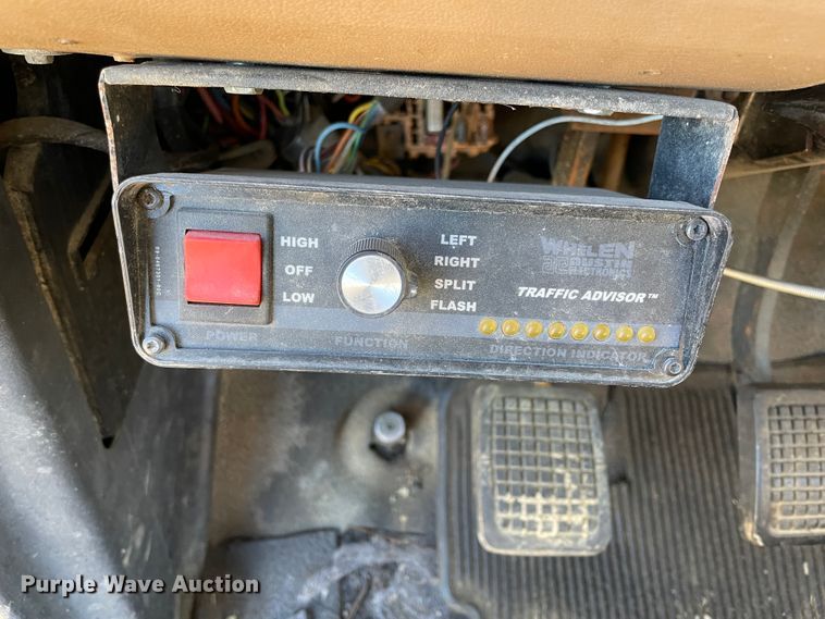 image for item HX9780 1989 Ford F600  tow truck