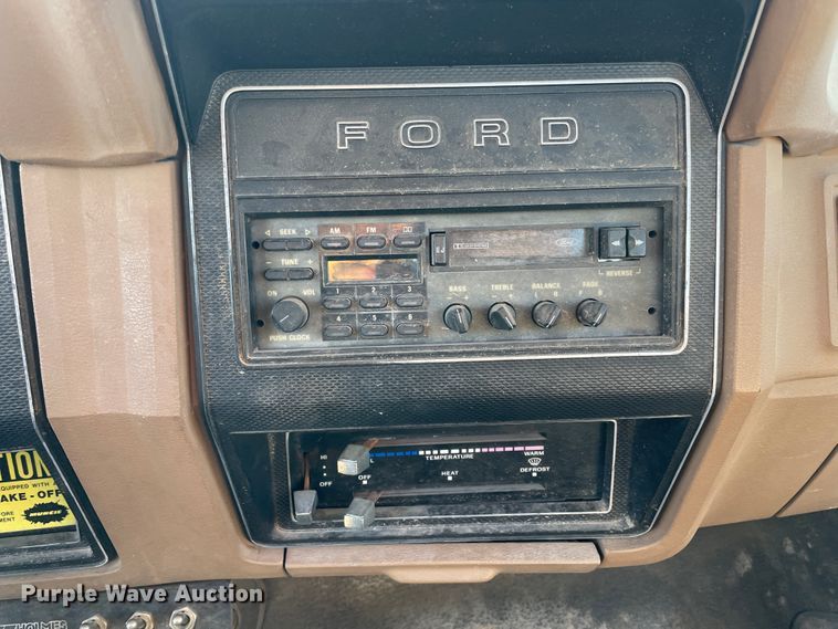 image for item HX9780 1989 Ford F600  tow truck