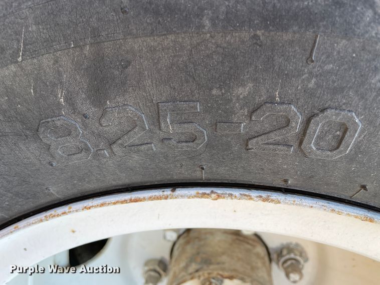 image for item HX9780 1989 Ford F600  tow truck