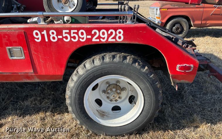 image for item HX9780 1989 Ford F600  tow truck