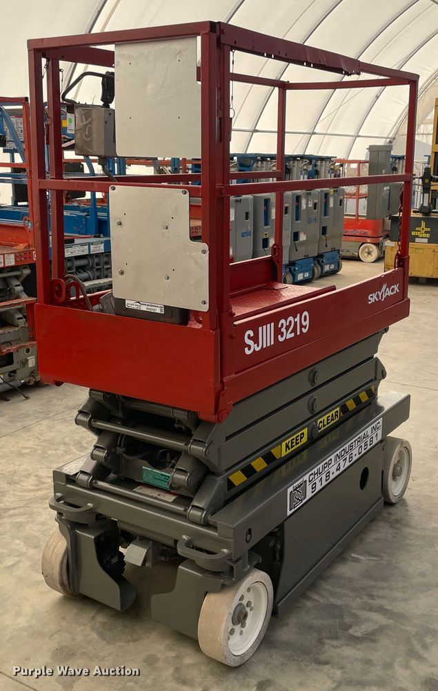 image for item HX9787 2011 Skyjack SJIII 3219  scissor lift