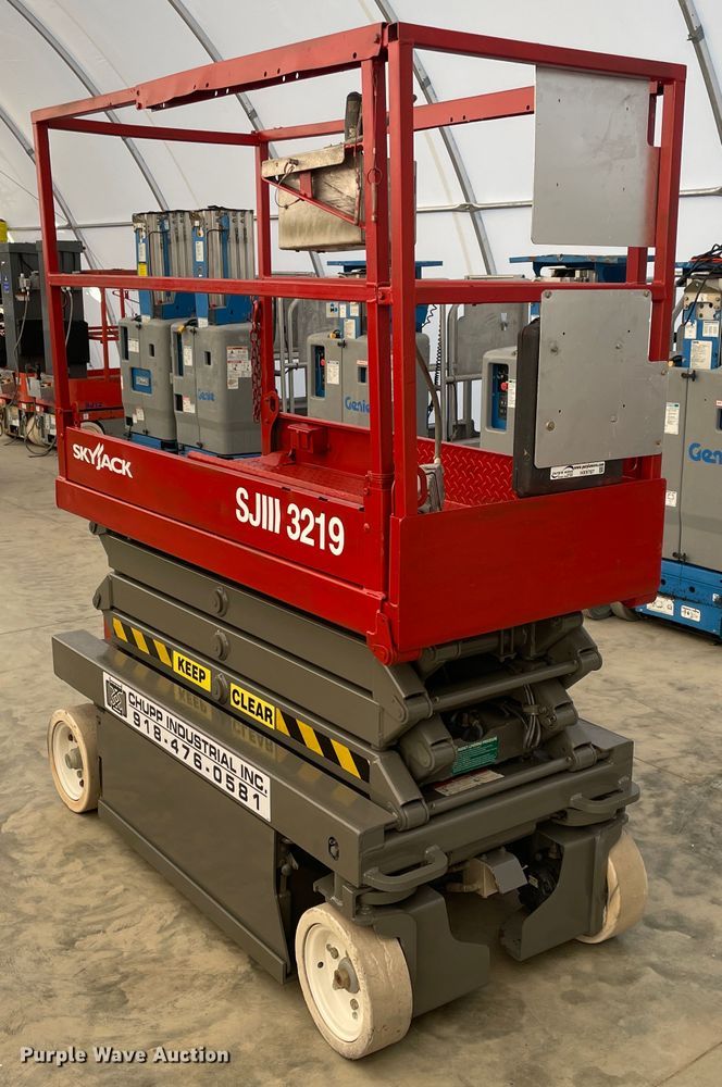 image for item HX9787 2011 Skyjack SJIII 3219  scissor lift