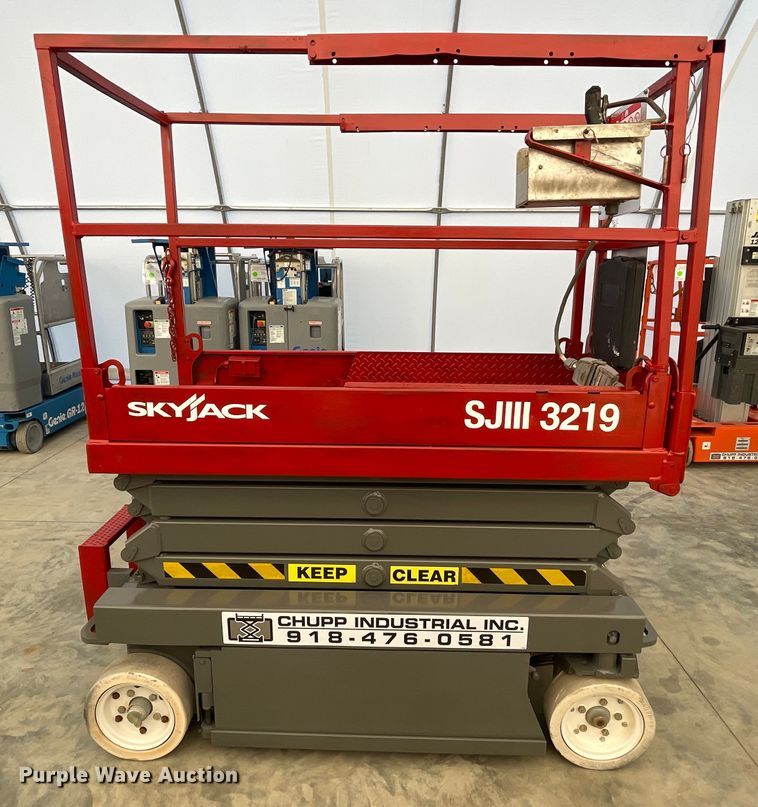 image for item HX9787 2011 Skyjack SJIII 3219  scissor lift