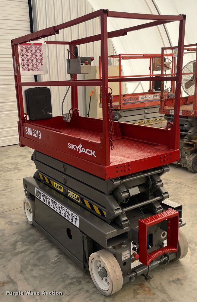 image for item HX9787 2011 Skyjack SJIII 3219  scissor lift