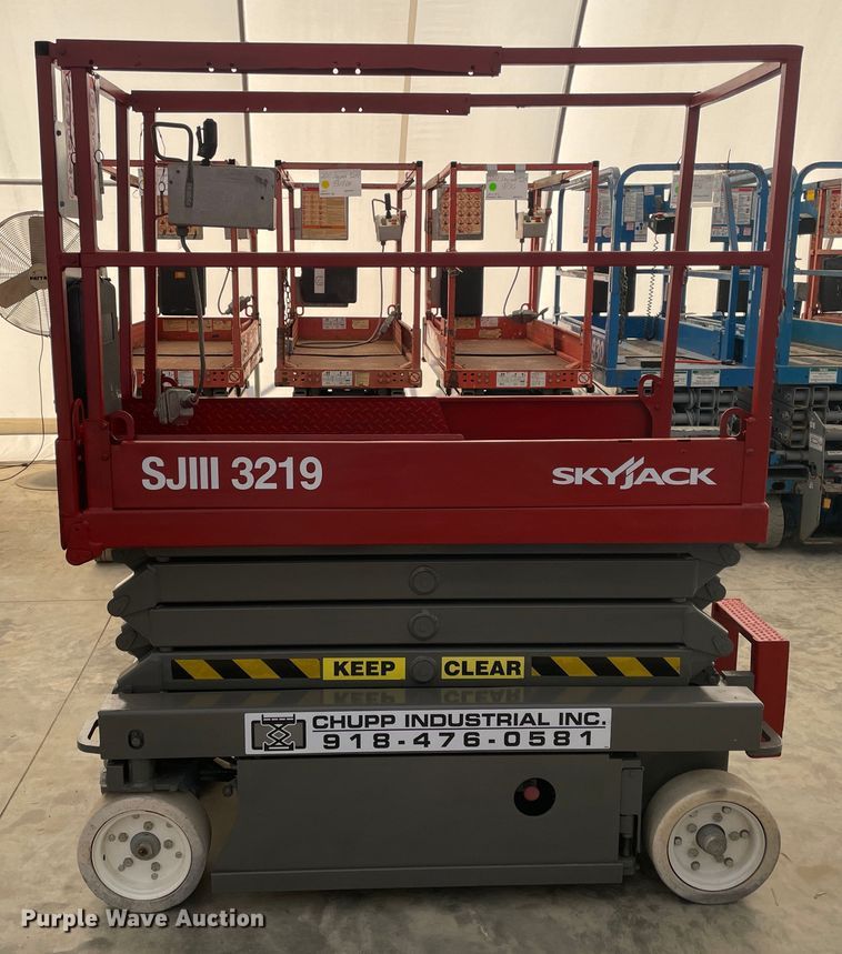 image for item HX9787 2011 Skyjack SJIII 3219  scissor lift