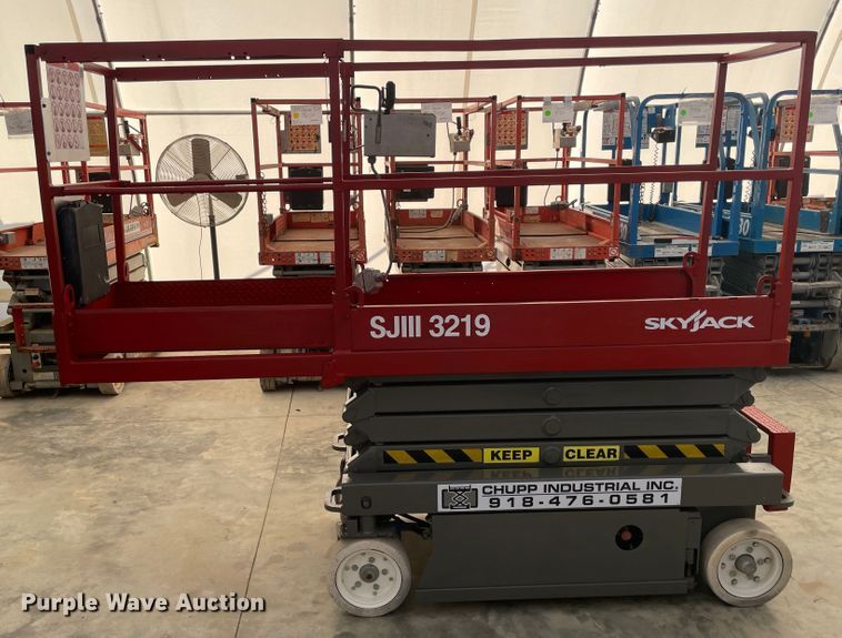 image for item HX9787 2011 Skyjack SJIII 3219  scissor lift