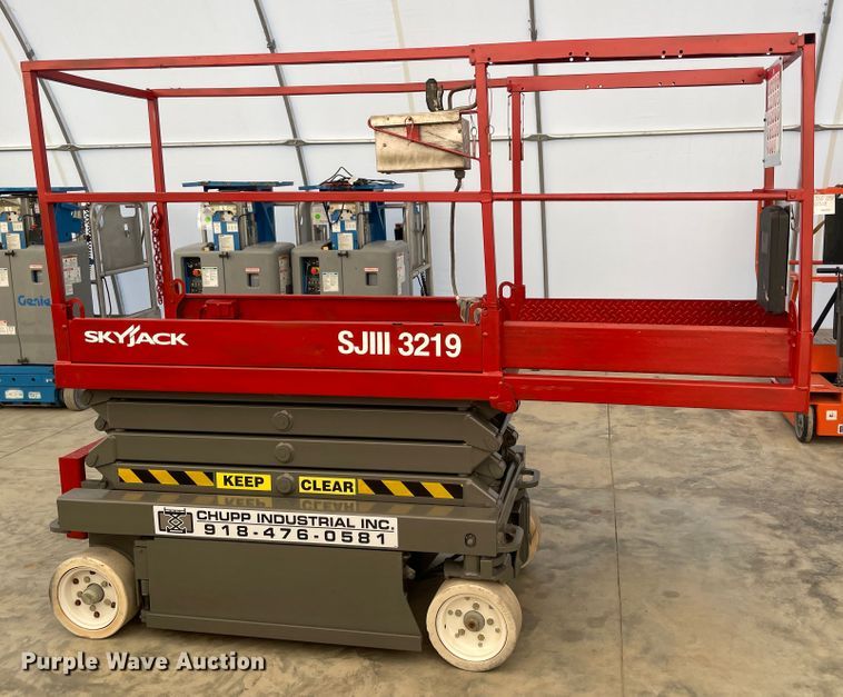 image for item HX9787 2011 Skyjack SJIII 3219  scissor lift