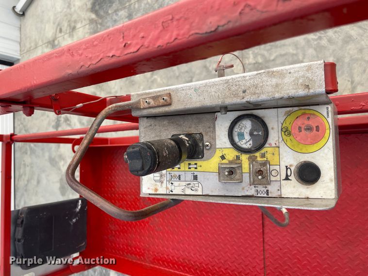 image for item HX9787 2011 Skyjack SJIII 3219  scissor lift