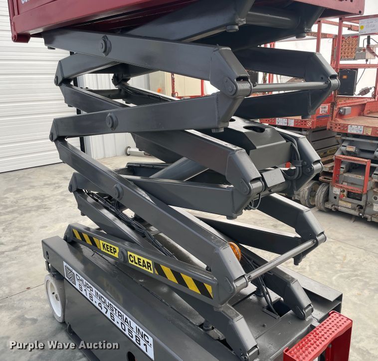 image for item HX9787 2011 Skyjack SJIII 3219  scissor lift