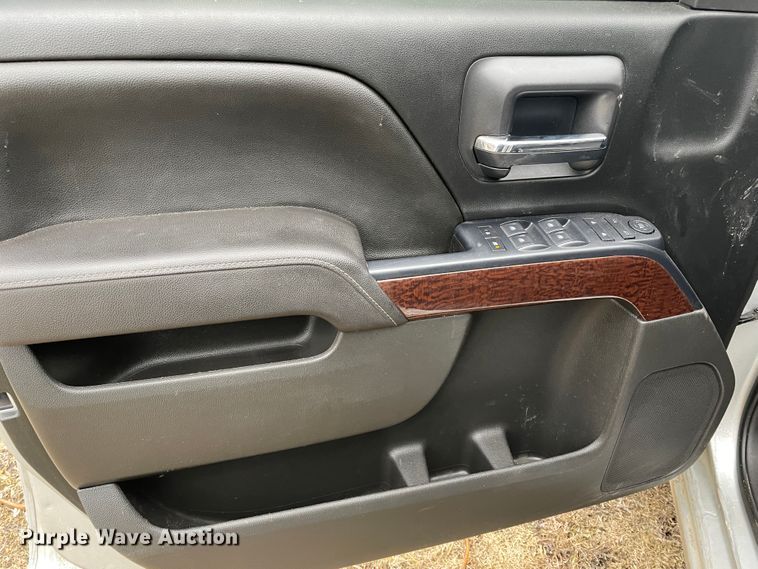 image for item HX9798 2017 GMC Sierra 1500  Crew Cab pickup truck