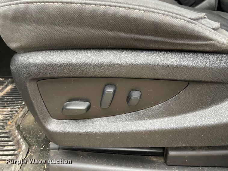 image for item HX9798 2017 GMC Sierra 1500  Crew Cab pickup truck