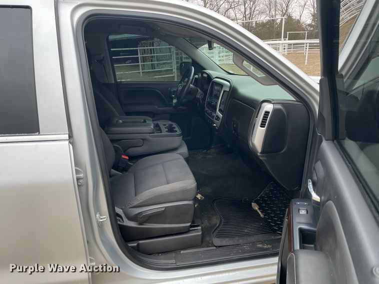 image for item HX9798 2017 GMC Sierra 1500  Crew Cab pickup truck