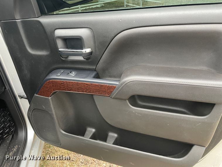 image for item HX9798 2017 GMC Sierra 1500  Crew Cab pickup truck