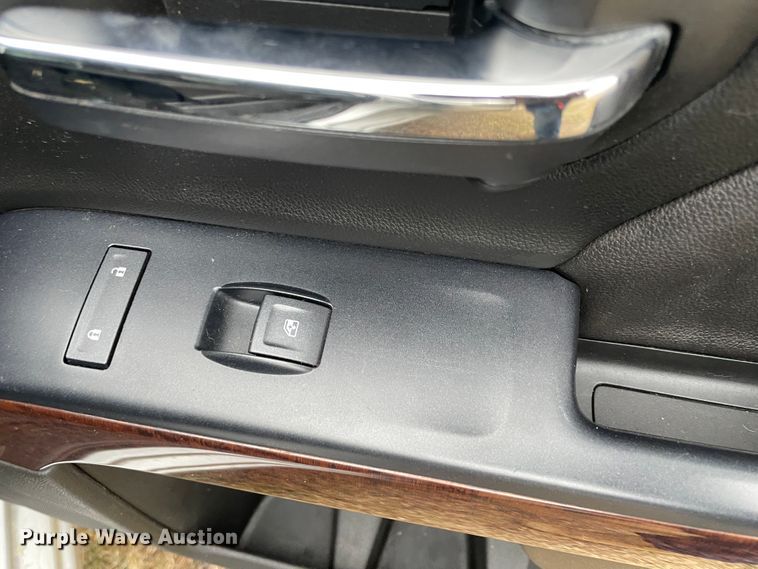 image for item HX9798 2017 GMC Sierra 1500  Crew Cab pickup truck