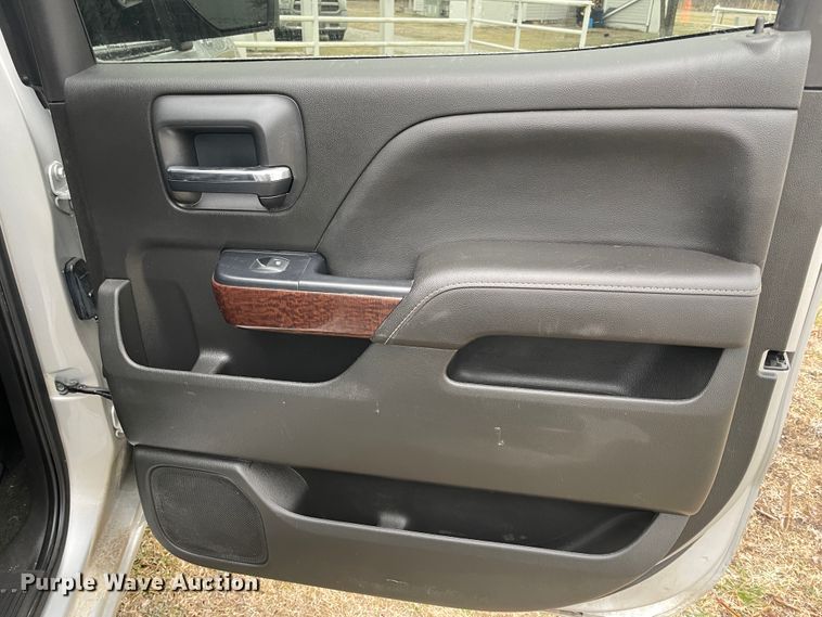 image for item HX9798 2017 GMC Sierra 1500  Crew Cab pickup truck