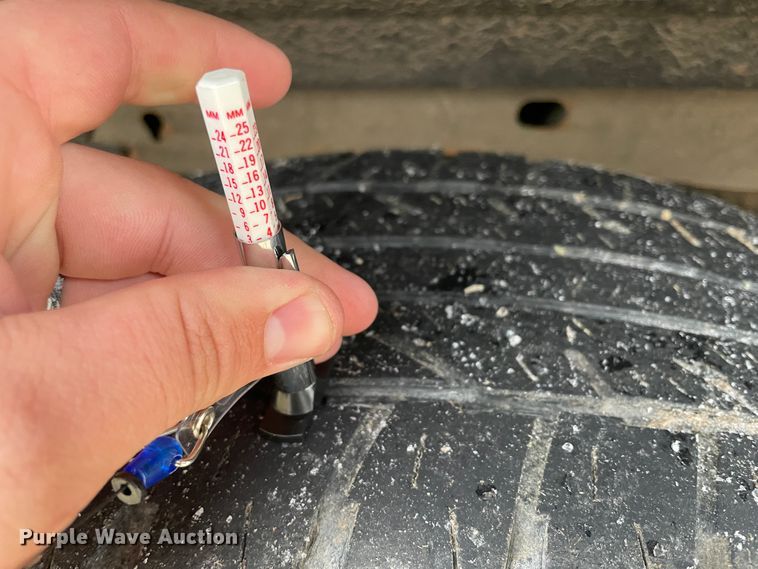 image for item HX9798 2017 GMC Sierra 1500  Crew Cab pickup truck