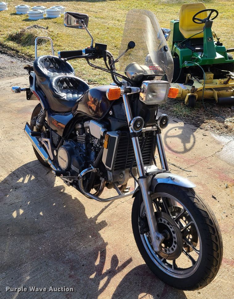 image for item IA9263 1985 Honda V65 Magna motorcycle