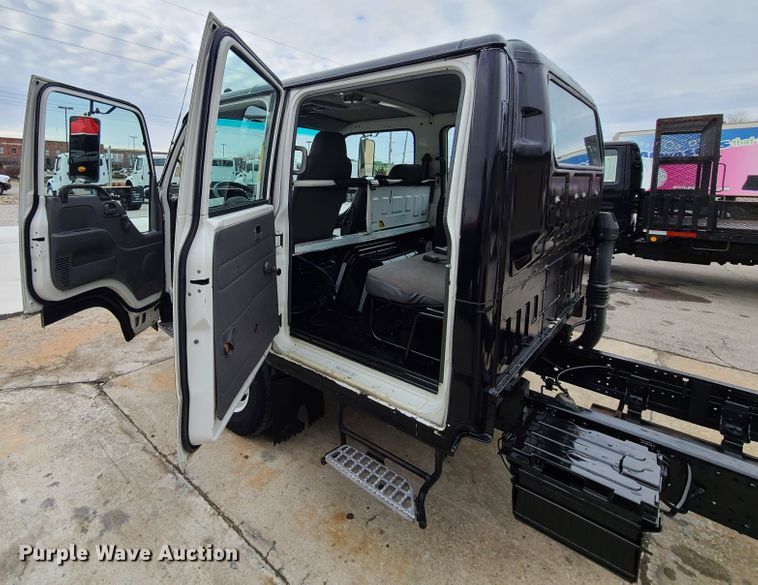 image for item IA9283 2003 Isuzu  Crew Cab truck cab and chassis