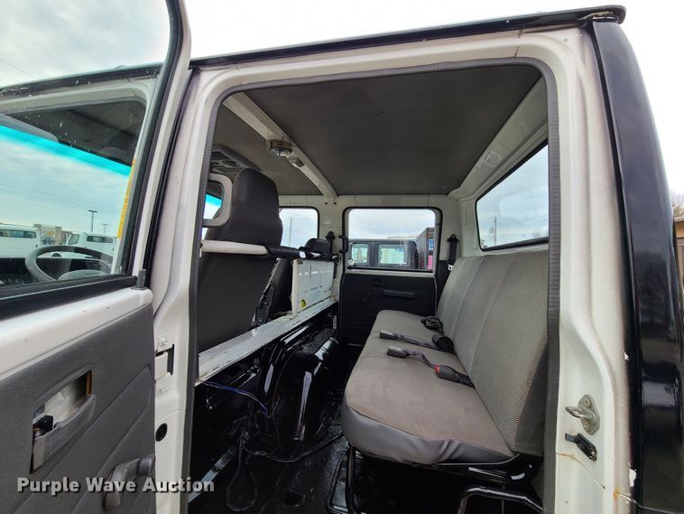 image for item IA9283 2003 Isuzu  Crew Cab truck cab and chassis