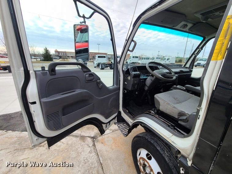 image for item IA9283 2003 Isuzu  Crew Cab truck cab and chassis