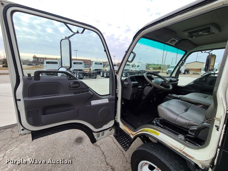 image for item IA9284 2005 Isuzu NQR  CrewCab flatbed truck