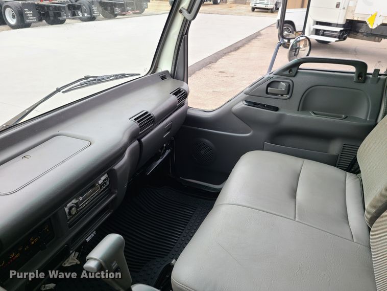 image for item IA9284 2005 Isuzu NQR  CrewCab flatbed truck