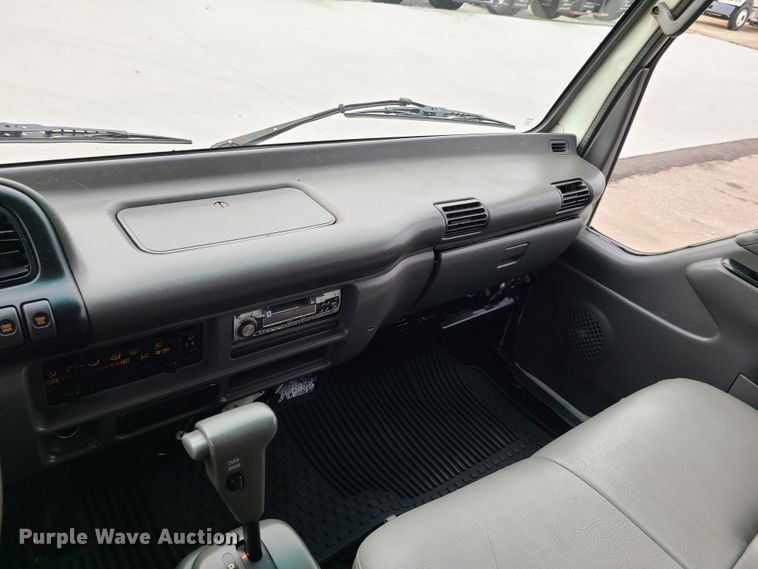 image for item IA9284 2005 Isuzu NQR  CrewCab flatbed truck