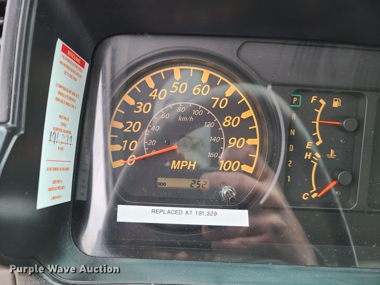 image for item IA9284 2005 Isuzu NQR  CrewCab flatbed truck