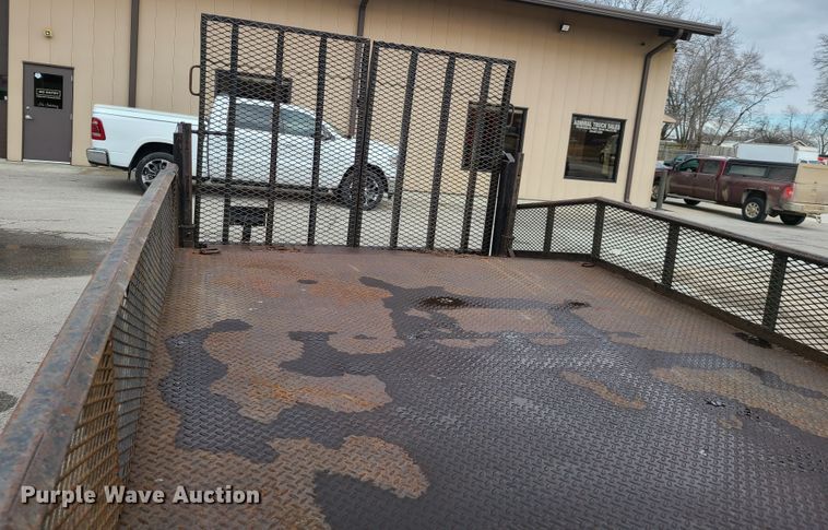 image for item IA9284 2005 Isuzu NQR  CrewCab flatbed truck