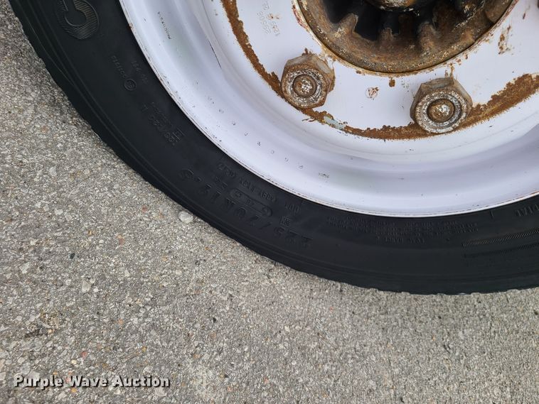 image for item IA9284 2005 Isuzu NQR  CrewCab flatbed truck