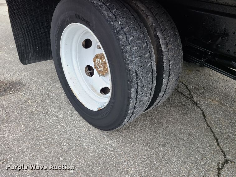 image for item IA9284 2005 Isuzu NQR  CrewCab flatbed truck