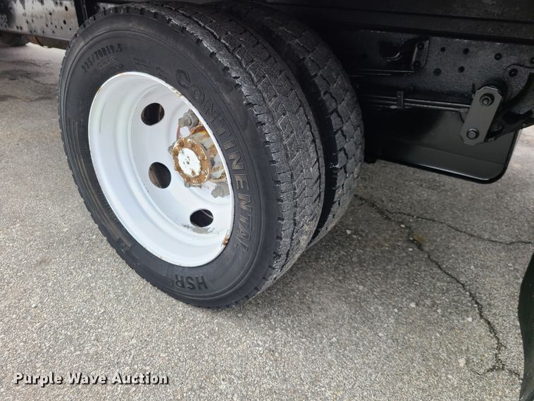 image for item IA9284 2005 Isuzu NQR  CrewCab flatbed truck