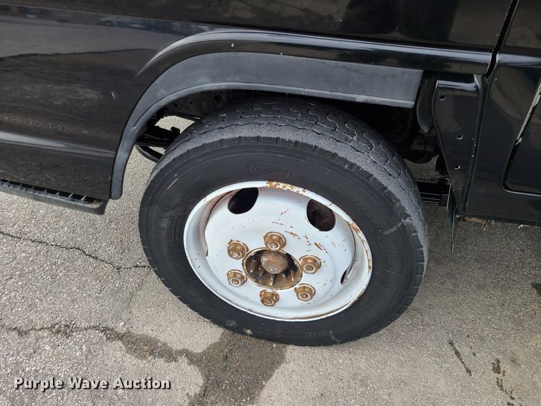 image for item IA9284 2005 Isuzu NQR  CrewCab flatbed truck