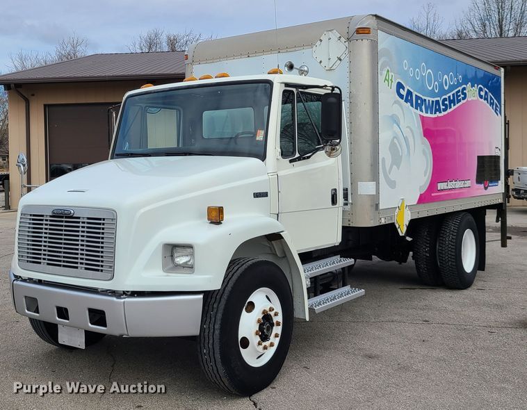 image for item IA9285 1999 Freightliner FL70  box truck