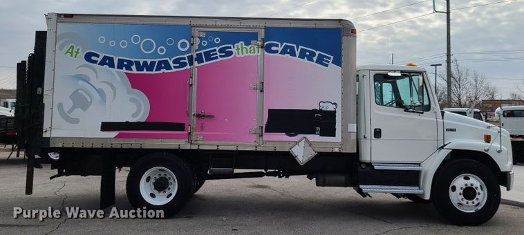 image for item IA9285 1999 Freightliner FL70  box truck